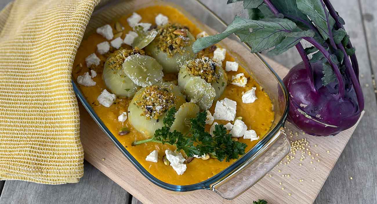 Choux-raves farcis au millet, sur une purée de légumes