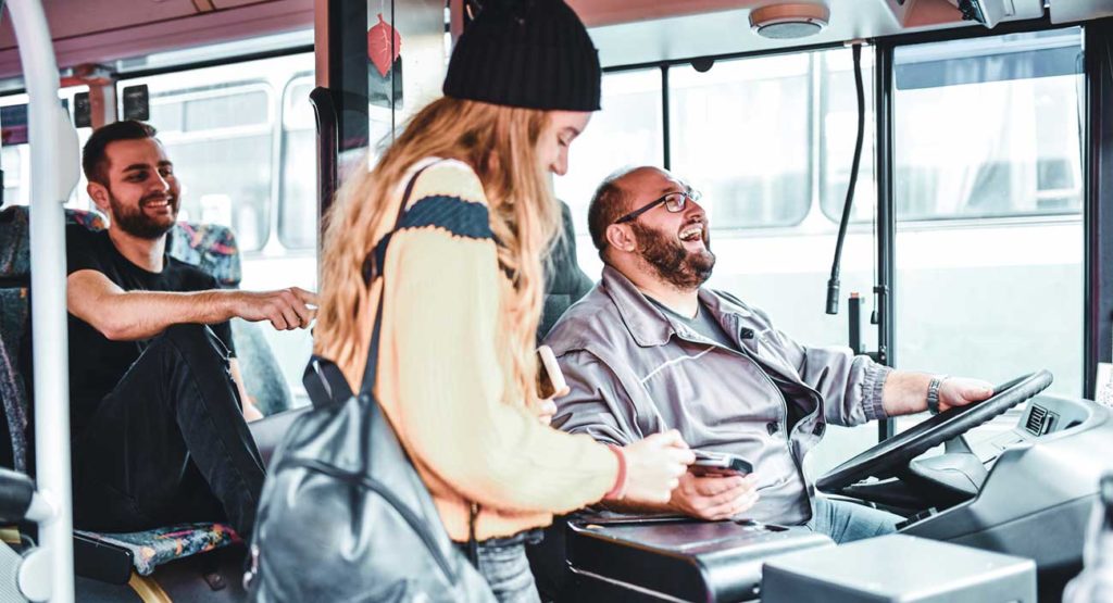 blogbeitrag busfahrer am lachen